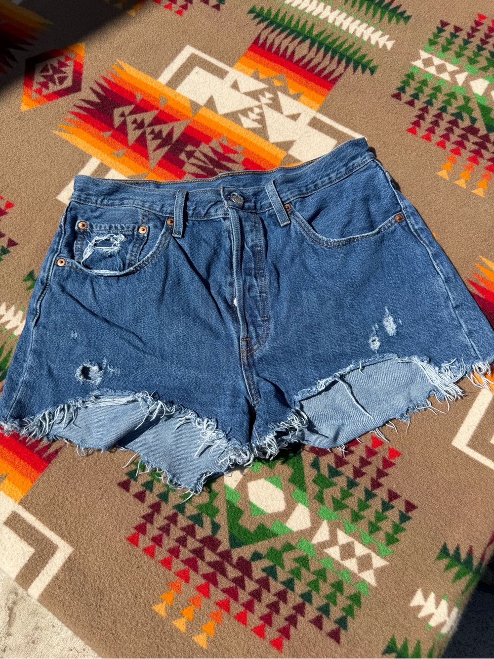 Levi’s 501 Classic High-Waist Distressed Denim Shorts - Blue